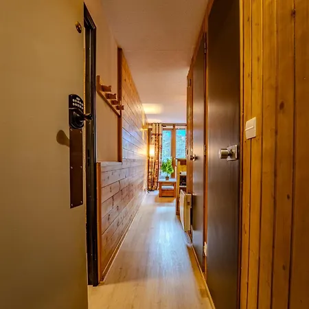 Spacious Slope Front Ski-in And Out 아파트